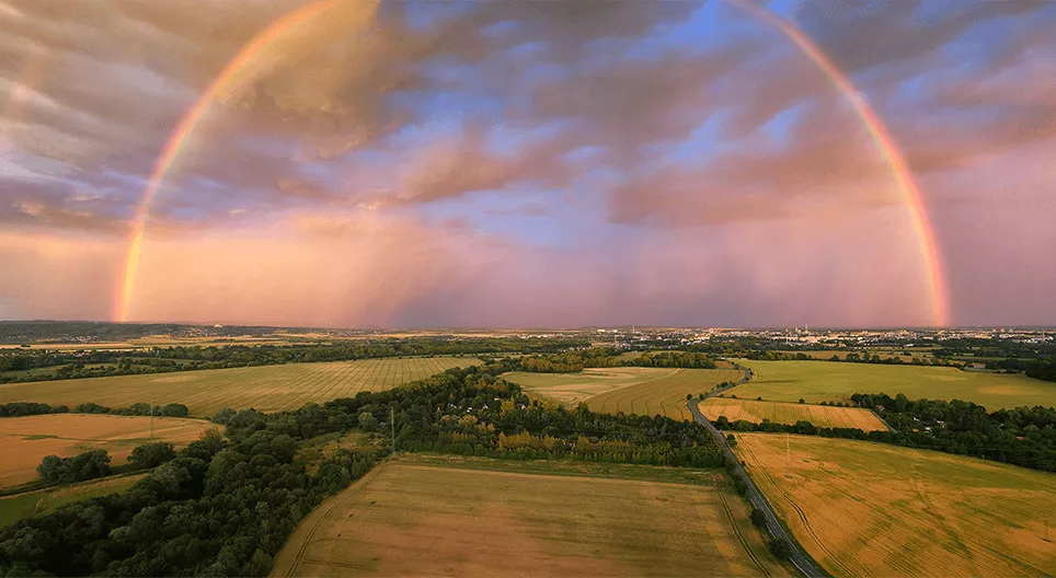 Lasst uns den Regenbogen runterrutschen!
