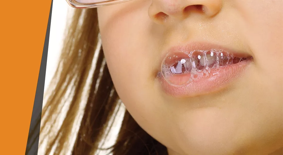 Salive «&nbsp;corrosive »