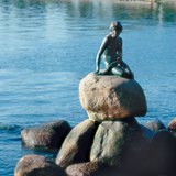 Standbeeld van de Kleine Zeemeermin in Kopenhagen, Denemarken