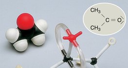 Modèle compact et modèle boules-bâtonnets de la molécule d'acétone