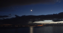 Conjonction entre la Lune, Vénus et Jupiter