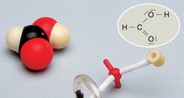 Modèle compact et modèle boules-bâtonnets de la molécule d'acide formique