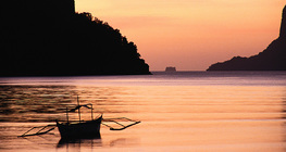 Boot bei Sonnenuntergang