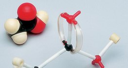 Modèle compact et modèle boules-bâtonnets de la molécule d'acide acétique