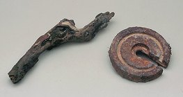 Verrottendes Holz und verrostes Eisen