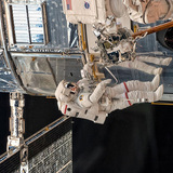 Astronauten repareren de Hubble-ruimtetelescoop