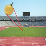 De grootte van de kern vergeleken met het atoom