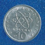 De Griekse filosoof Democritus staat afgebeeld op Griekse munten