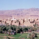 Kleine stad aan de voet van het Atlasgebergte