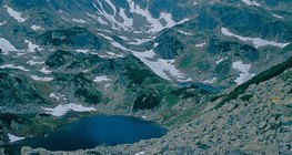 Tarn, lac de montagne dans les Carpates