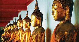 Buddha-Statuen im Marmor-Tempel (Bangkok, Thailand)