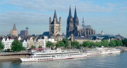 Cologne, sur les berges du Rhin (Allemagne)