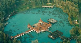 Luftbild vom Hévízer See (Ungarn)