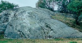 Rocher fissuré en Finlande