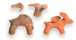 Pot préhistorique et porte bougie, et leurs reconstructions