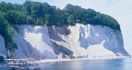 Les falaises de craie blanche de Rügen peuvent êtres vues de loin