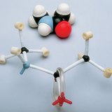 Modèle compact et modèle boules-bâtonnets de la molécule de N-méthylacétamide
