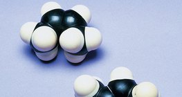 Modèle de remplissage de l'espace de molécules de cis-2-butène et de trans-2-butène