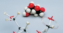 Modèle compact et modèle boules-bâtonnets de la molécule de glucose à chaîne ouverte