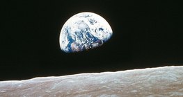 Vue de la Terre depuis la Lune