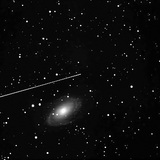 Asteroïde die voorbijkomt in de buurt van de aarde