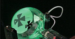 Kathodenstrahlen bewegen sich in einer geraden Linie