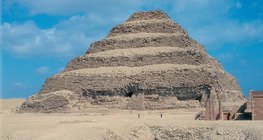 Pyramide de Djoser (environ 2600 avant J.C., Egypte)