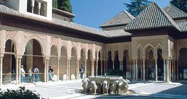 Cour des Lions à l'Alhambra de Grenade