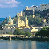 Stadtbild von Salzburg mit der Festung Hohensalzburg im Hintergrund