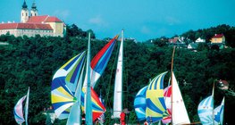 Bateaux à voile sur le Lac Balaton en Hongrie