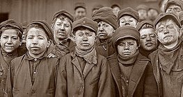 Enfants au travail dans une mine