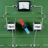 Het opwekken van wisselstroom met een roterende magneet en een vaste spoel - Meten van de opgewekte stroom met een ampèremeter