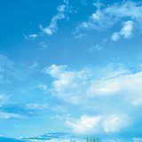 Les nuages consistent en de petites gouttelettes d'eau