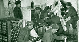 Sitzkrieg: französische Soldaten in einer Festung der Maginot-Linie