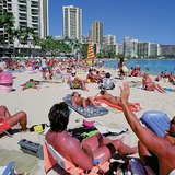 Zonnebaden op het strand