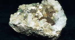 Chalcopyrite: un minerai contenant du cuivre.