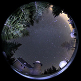 Sterrenbeelden in de winter boven het Kanzelhöhe Observatorium in Oostenrijk
