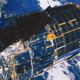 Le télescope spatial Hubble, avec la Terre en arrière-plan