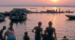 Pelgrims baden in de Ganges