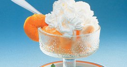 Obstkelch mit Schlagsahne