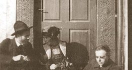 Zoltan Kodaly, son épouse et Béla Bartok en Transylvanie, où ils recueillirent par écrit des mélodies de chansons traditionnelles, 1912