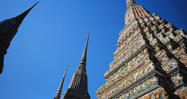 Türme des buddhistischen Tempel Wat Pho
