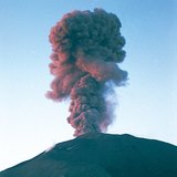 Ausbruch der Vulkaninsel Krakatau im Jahr 1996