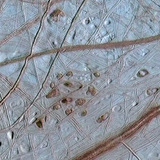 De ijzige bodem van Europa, een maan van Jupiter