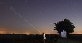 Conjonction de Mars et de Regulus montrée avec un pointeur laser