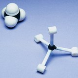 Modèle compact et modèle boules-bâtonnets de la molécule de méthane