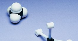 Kalotten- und Stäbchenmodell des Methanmoleküls