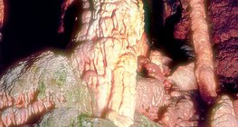 Stalaktiten in der Baradla-Höhle in Aggtelek