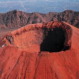 De centrale krater van de Vesuvius, Italië