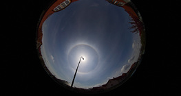 Halo 22° autour du Soleil